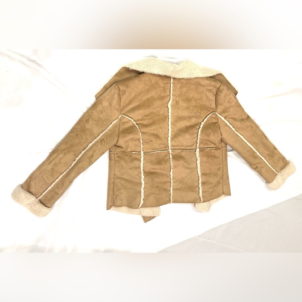 Dylan Tan and Cream Shearling Jacket - Picture 4 of 5